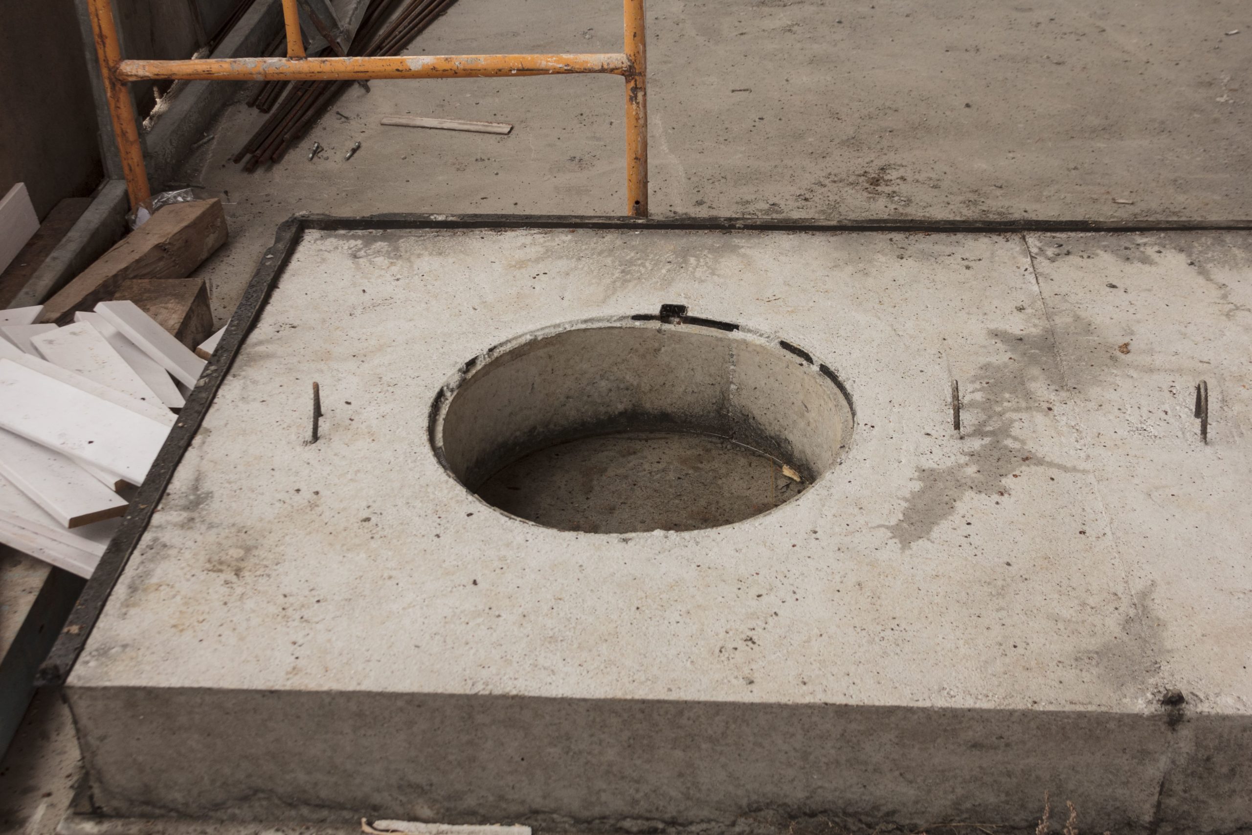 Capac din beton armat pentru trafic greu